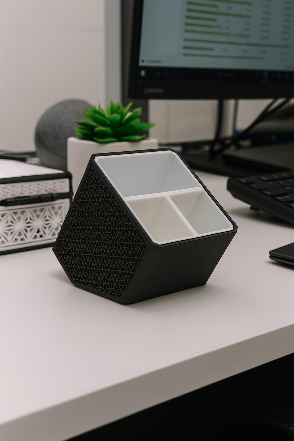 Elegant skrivbordsorganisatör med geometriskt mönster